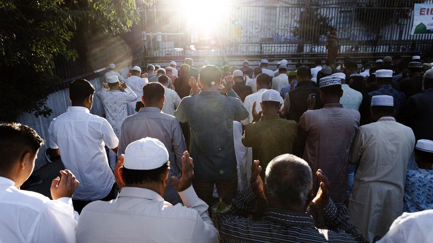 El Gobierno entra al choque institucional con el PP para impedir el veto a rezos musulmanes en espacios públicos