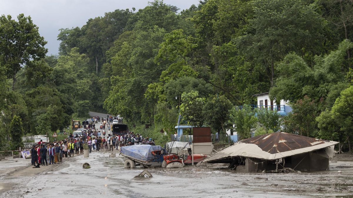 Al menos 270 muertos y más de 1.300 desaparecidos en las riadas de la frontera de Nepal
