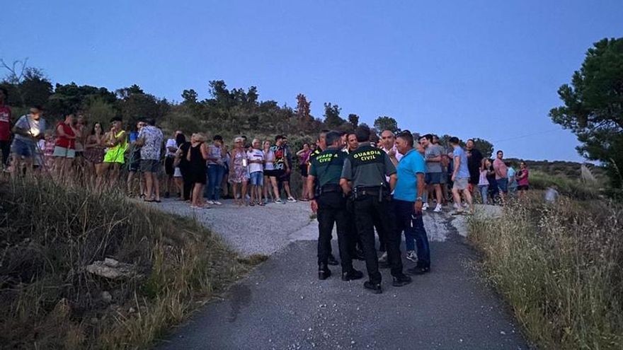 Los alcaldes y vecinos de Espiel y Villanueva del Rey acuden a los depósitos e impiden el corte de agua durante la madrugada