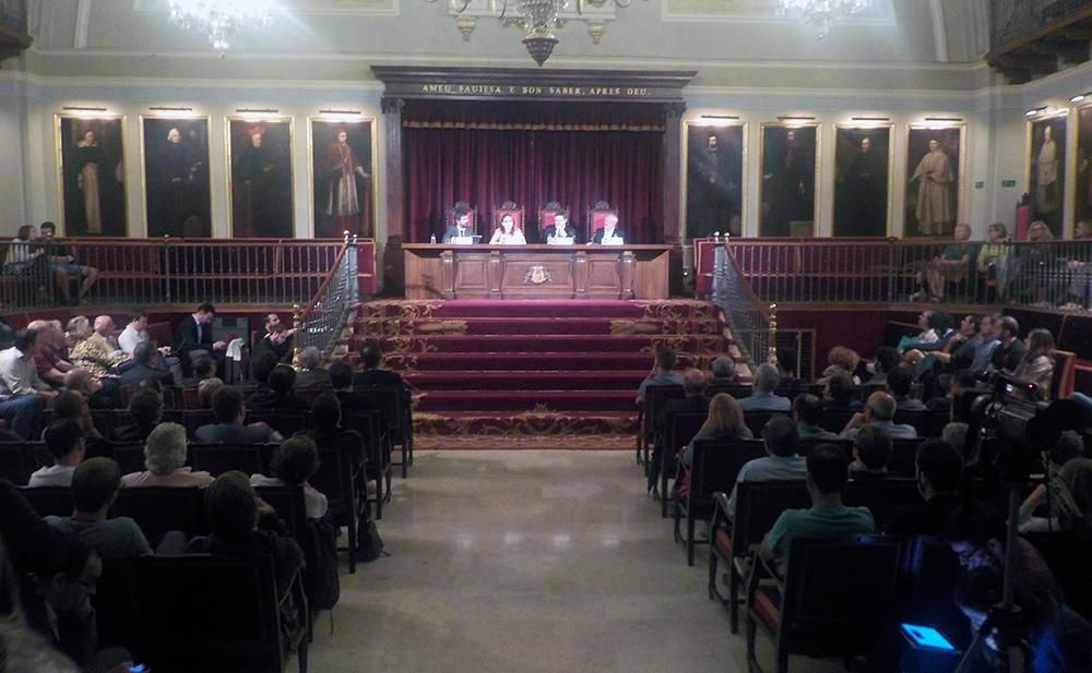 El paraninfo de La Nau de la Universitat de València fue el escenario del acto