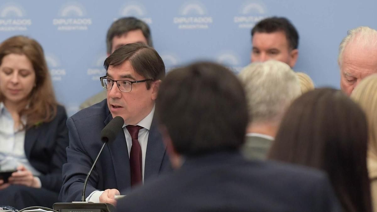 El subsecretario de Políticas Universitarias dice que los sueldos docentes son "un privilegio" y justificó la no aplicación de la Ley
