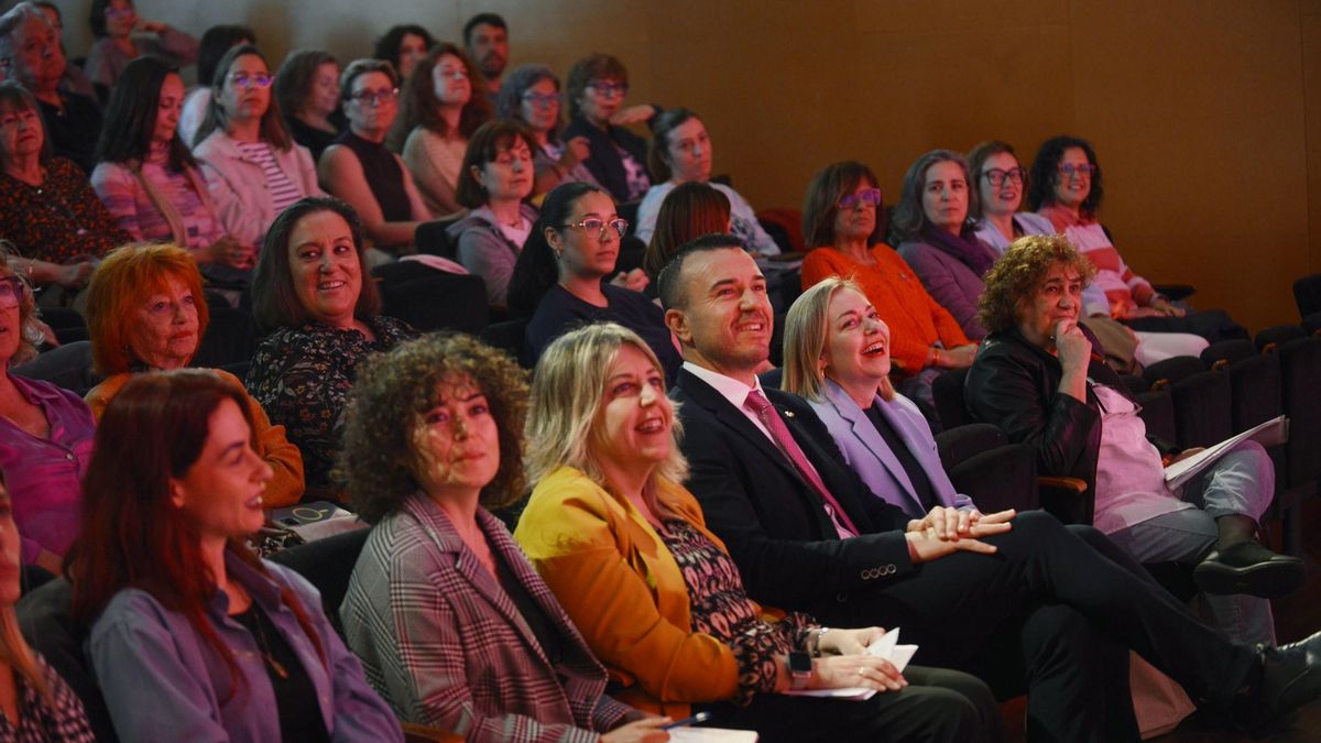 El presidente de la Diputació de València, Vicent Mompó, y la vicepresidenta, Natàlia Enguix, en la segunda y definitiva jornada del IX Feminario.