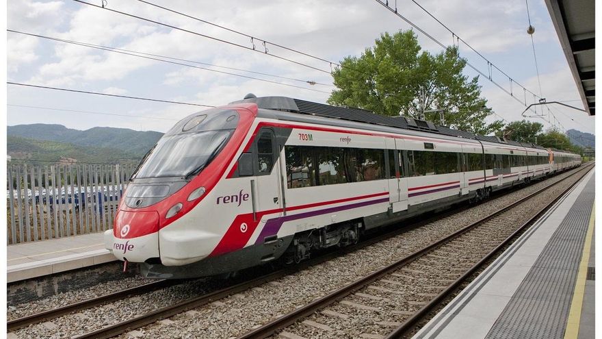 Archivo - Tren de Cercanías de Madrid