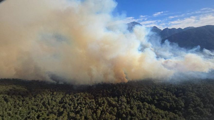 El incendio en Bariloche está fuera de control y ya se consumieron más de 4.400 hectáreas de bosque