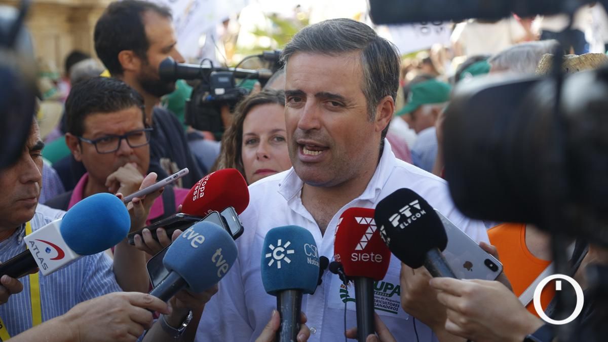 Concentración del sector agrario ante los ministros de la Unión Europea en la Puerta del Puente