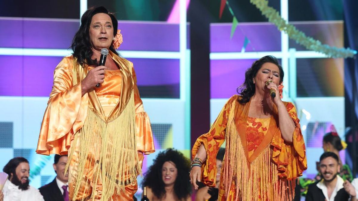 Bertín Osborne imita a María del Monte (acompañado de María del Monte) en la semifinal de 'Tu cara me suena 12'