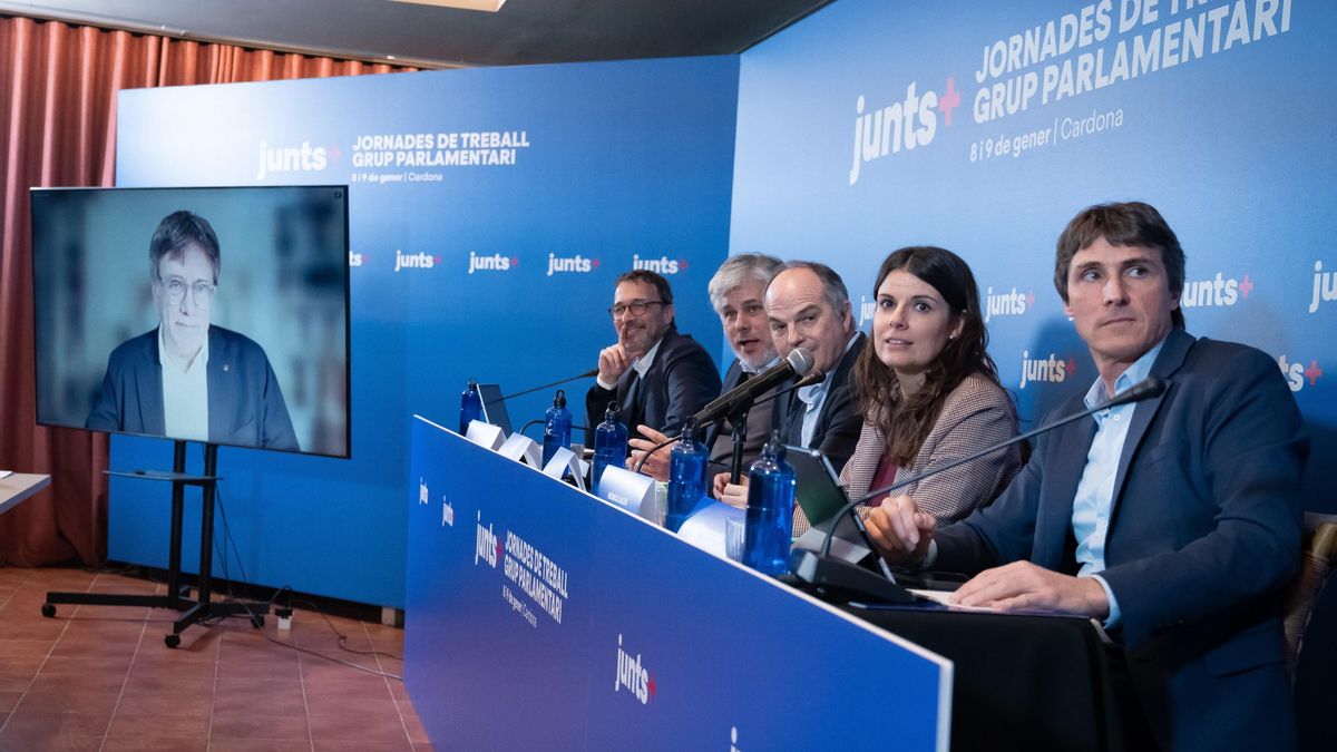 (2I-D) El diputado de Junts en el Parlament de Catalunya, Albert Batet; el secretario general de Junts, Jordi Turull y la portavoz del grupo de Junts en el Parlament, Mònica Sales, durante una jornada de trabajo del grupo de Junts, en el Vilar de la Duque