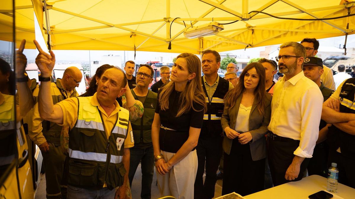 La ministra para la Transición Ecológica, Sara Aagesen, junto con el consejero murciano de Emergencias, Marcos Ortuño; la alcaldesa de Murcia, Rebeca Pérez, y el delegado del Gobierno en la Región de Murcia, Francisco Lucas