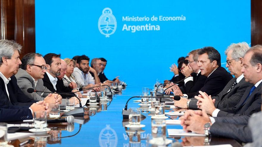 Economía presentó el dólar agro a $300 y anunció sanciones para quienes no cumplieron con la liquidación de divisas en los esquemas anteriores