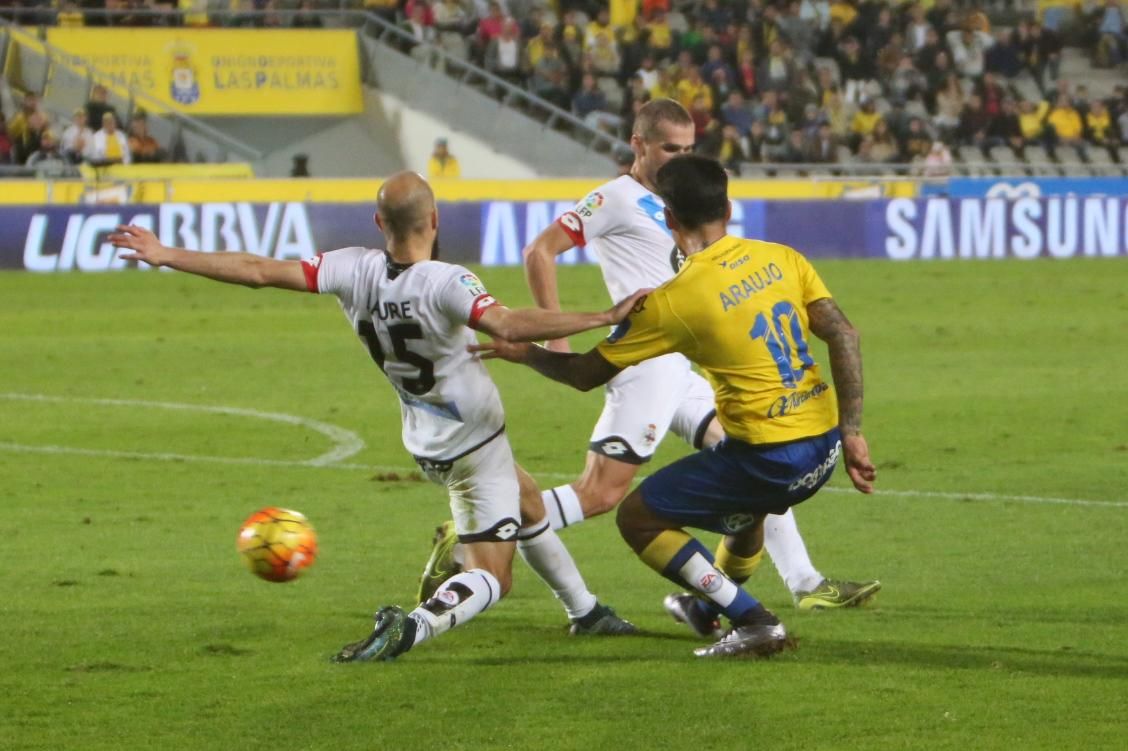 Encuentro entre la UD Las Palmas y el Deportivo de La Coruña en el Estadio de Gran Canaria. Alejandro Ramos.