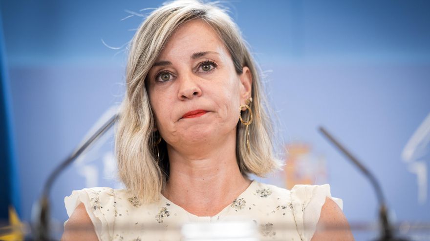 La portavoz de Sumar en el Congreso, Verónica Martínez Barbero, durante una rueda de prensa en el Congreso de los Diputados, a 8 de julio de 2025, en Madrid (España).