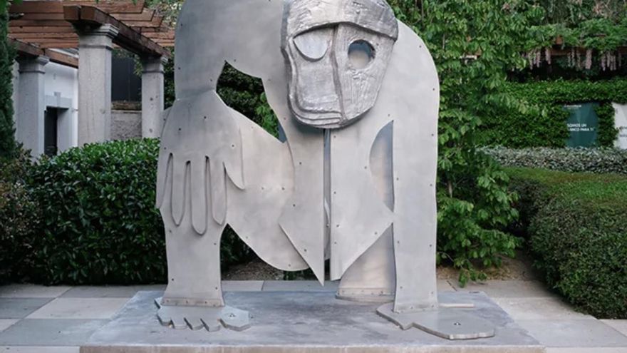 Con referencias a Rodin, Picasso o Darth Vader, es la primera vez que pueden verse en España estas siete esculturas o tótems de cuerpos fragmentados