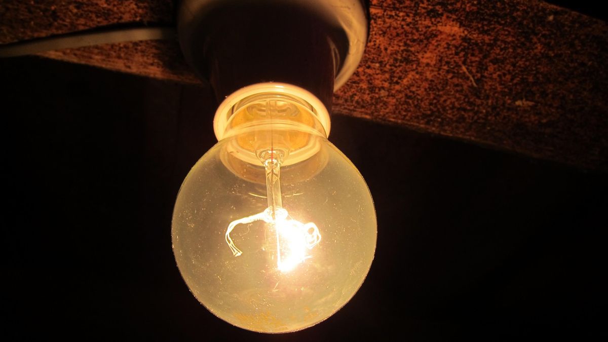 El próximo recibo de luz subirá 6,9 euros, pese al abaratamiento de la energía, según Ceaccu