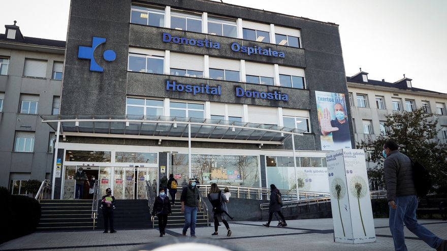 La encrucijada de la pandemia en Euskadi: la incidencia baja apenas un 1% en una semana y suben los ingresos en UCI