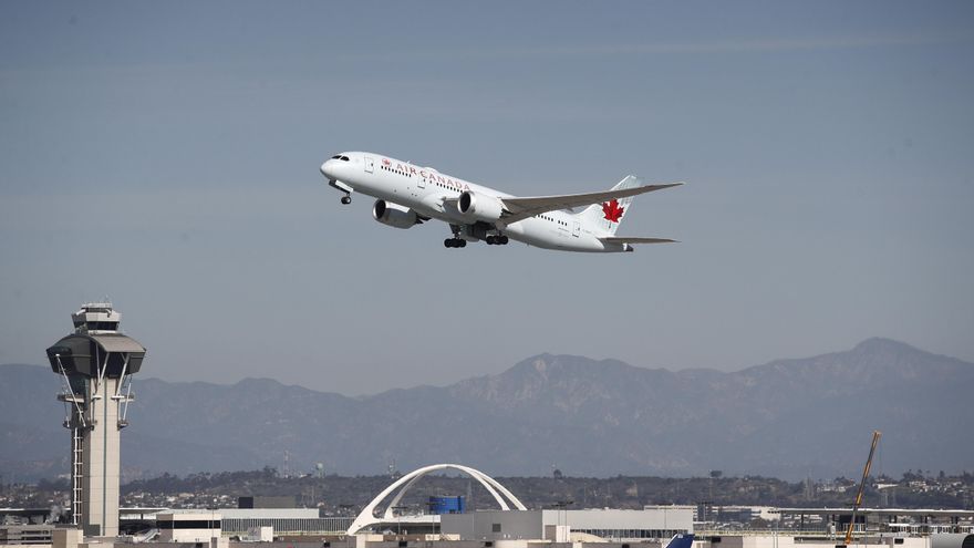 Air Canada reanudará sus vuelos este domingo pese a la huelga de auxiliares de cabina