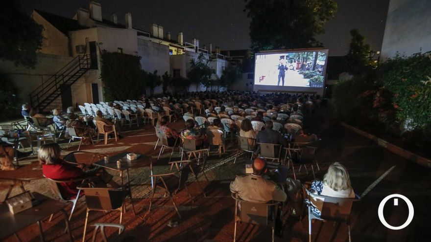 El acuerdo para abrir los cines de verano Fuenseca y Delicias esta temporada, a falta de "flecos"