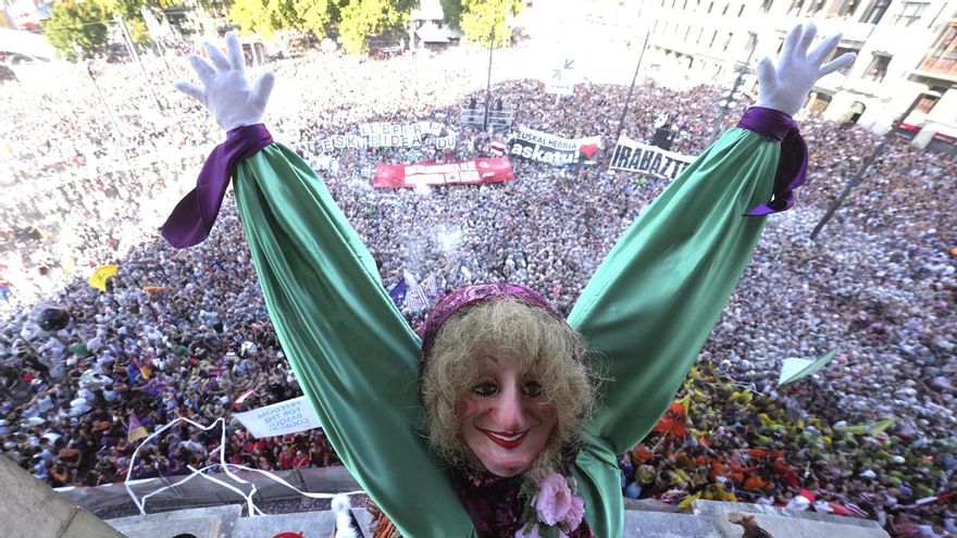Bilbao se entrega a la fiesta al ritmo incansable de Marijaia: "Aquí hay sitio para todos menos para los que no saben estar"