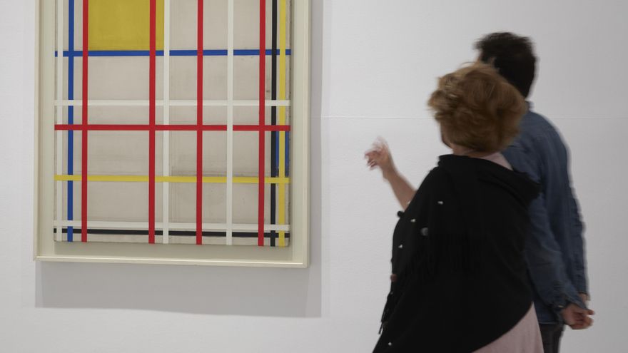 Visitantes en la exposición.