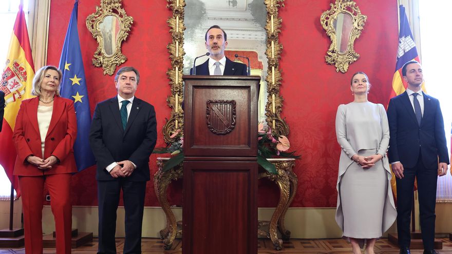 Le Senne, qui va trencar la foto de víctimes de Franco, a l'acte de la Diada: "Sense llei no hi ha ordre, sinó anarquia"