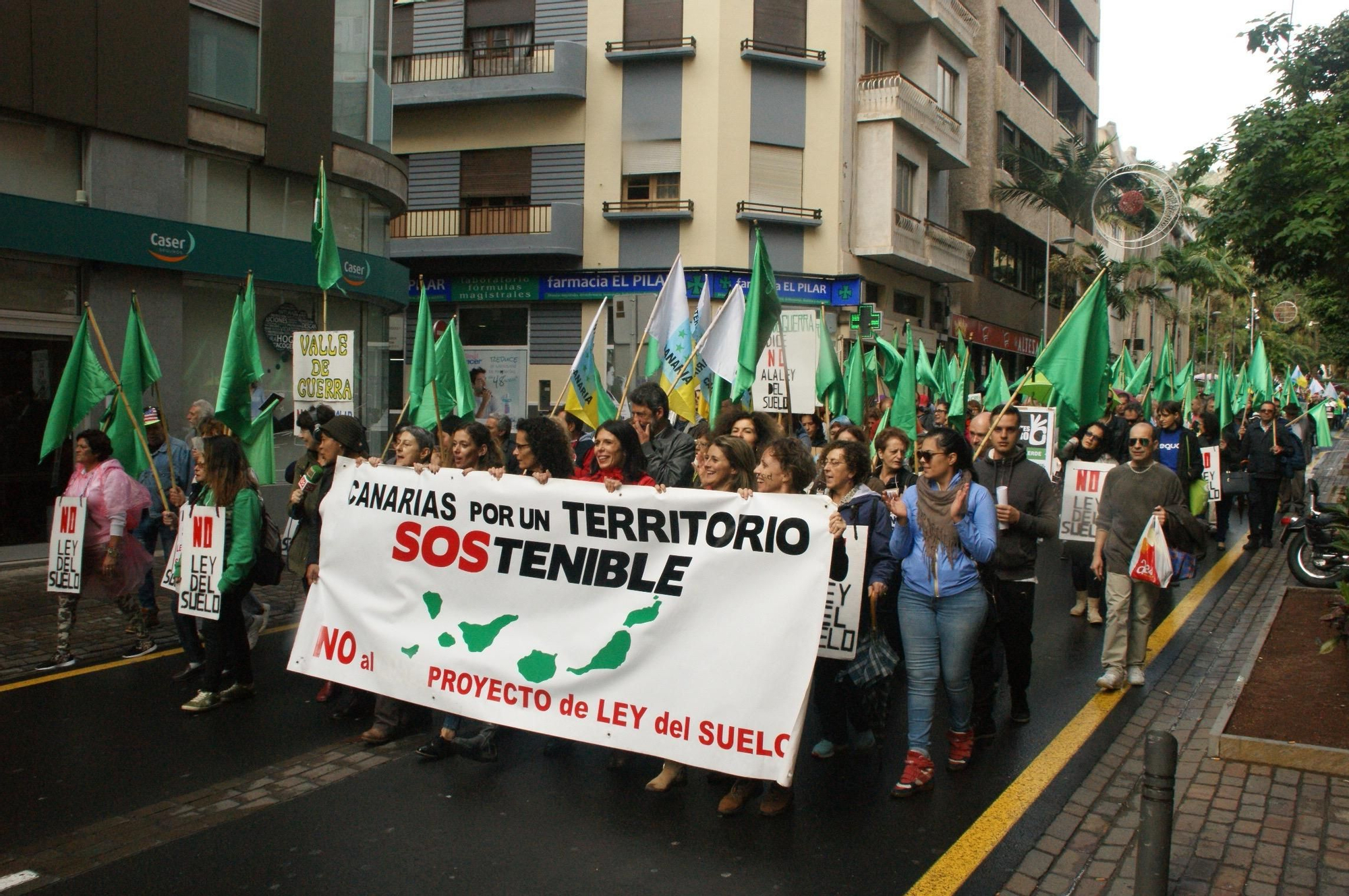 La movilización contra la Ley del Suelo, a su paso por la calle del Pilar
