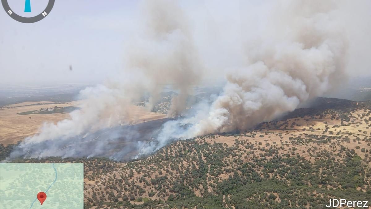 El Infoca actúa en un incendio forestal en Almodóvar del Río