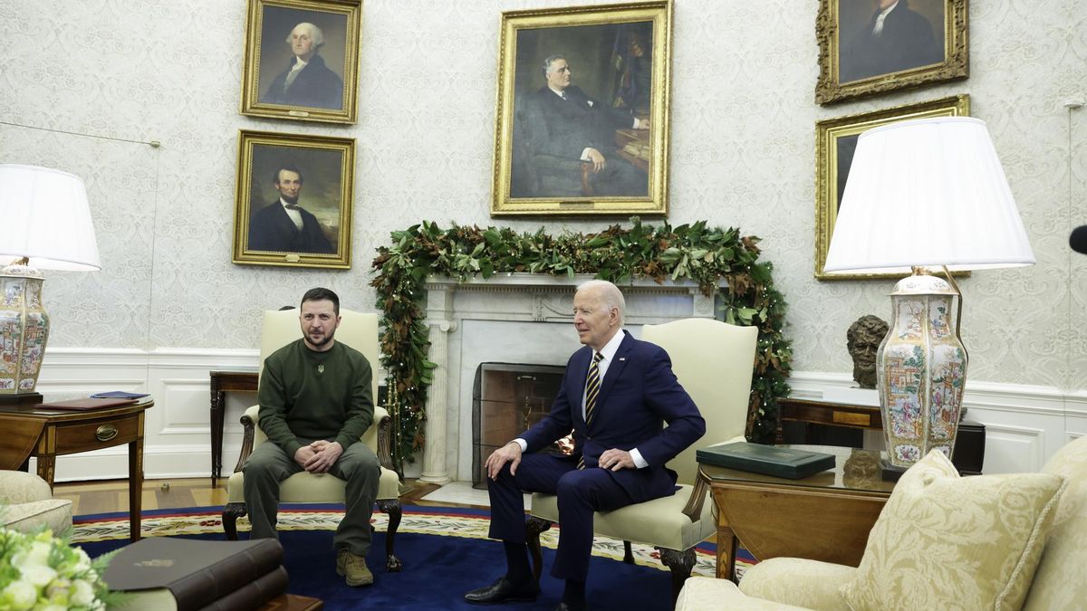Joe Biden interviews Volodimir Zelenski in the Oval Office on December 21, 2022.