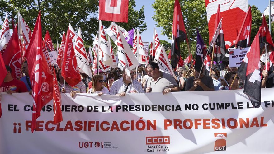 Cerca de 200 empleados públicos reclaman a la Junta avances para reclasificar a 8.000 personas