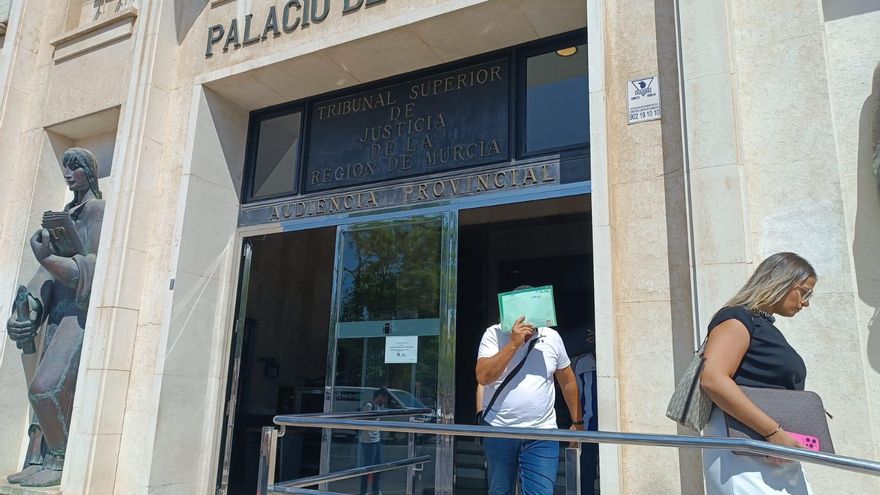 La Fiscalía de Murcia se plantea ahora pedir el ingreso en prisión de los empresarios que abusaron de menores