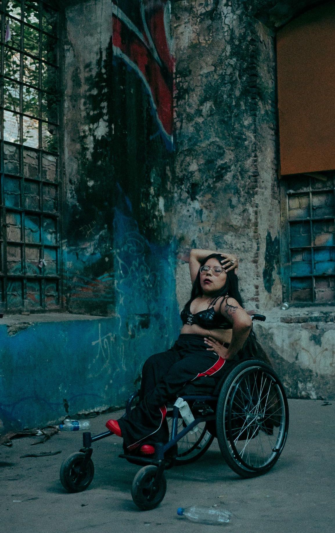 Vick es una de las voces que impulsa a repensar los vínculos sexoafectivos desde la diversidad corporal, rompiendo estigmas sobre deseo y discapacidad