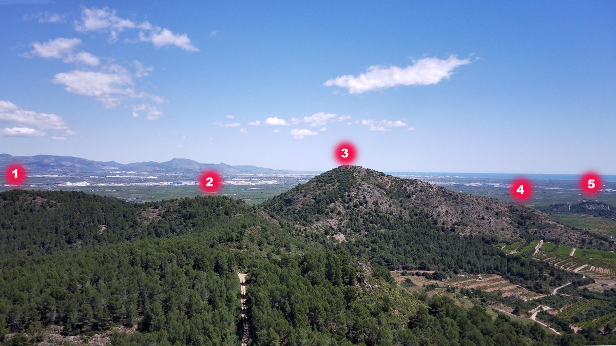 Des de La Penya Liot (2) unitats de la 55 Divisió van conquerir el 30 de juny de 1938 la Penya Negra (1), Soleig (3) i després van arribar fins al Turó de Sant Antoni (4).