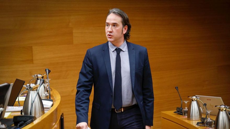 Vox reconoce el veto a 'Barbie' y '20.000 especies de abejas' en la biblioteca de Borriana: “Quien quiera verlas tiene Netflix”