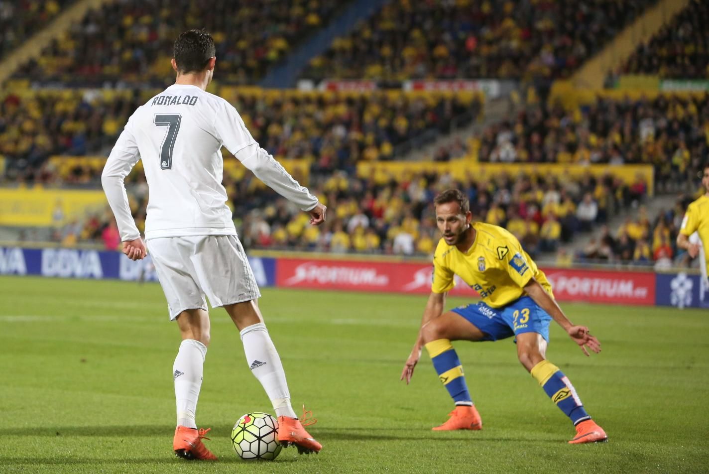 Imágenes del partido entre la UD Las Palmas y el Real Madrid en el Estadio de Gran Canaria. (Alejandro Ramos).