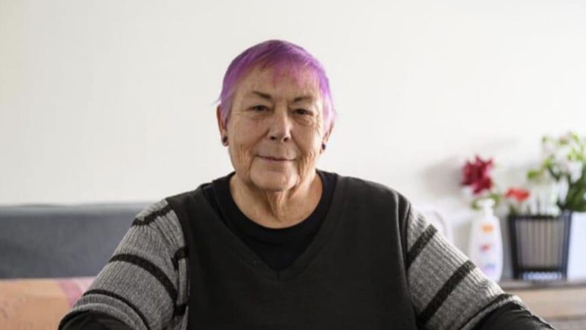 La activista extremeña Paca Blanco denuncia “maltrato institucional” tras la paralización provisional de su desahucio: "Son unos canallas"