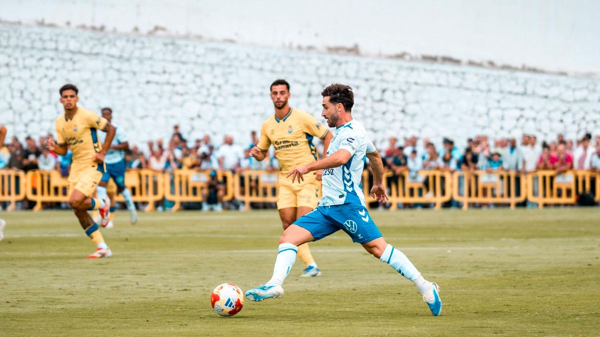 Nacho Gil conduce ante Loiodice y Sedeño en el último Tenerife-Las Palmas