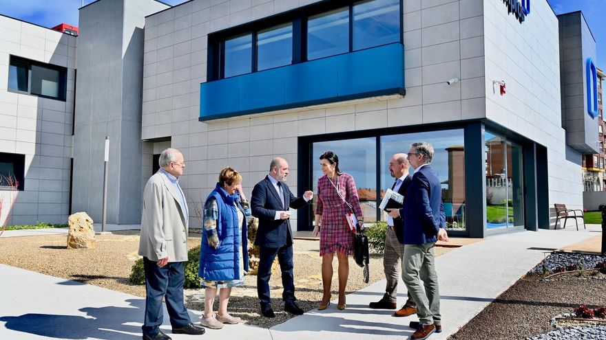 Visita al nuevo centro de día de AMPROS en El Alisal.