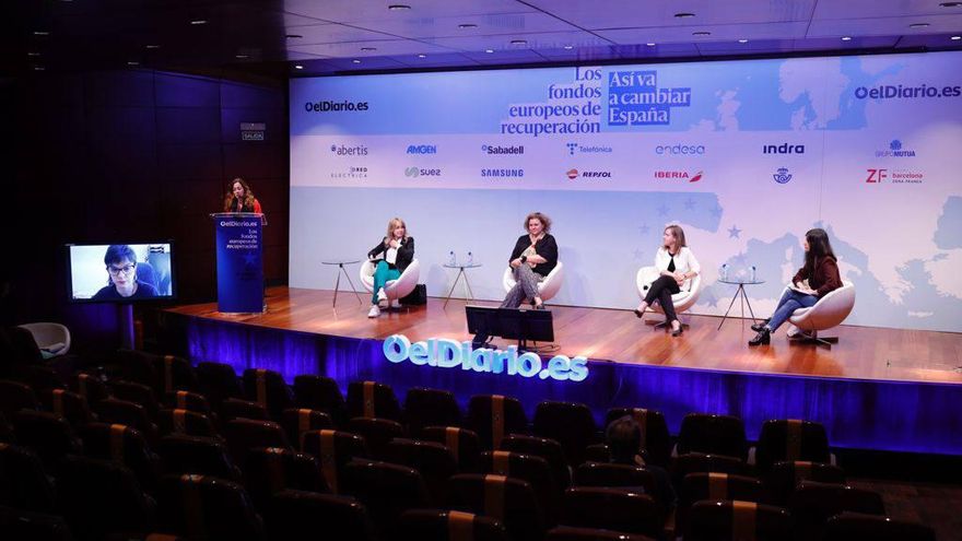 Plano general de la mesa-debate 'La igualdad, una buena inversión'