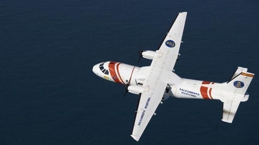 Localizado a 100 kilómetros de Gran Canaria un cayuco buscado por Salvamento Marítimo