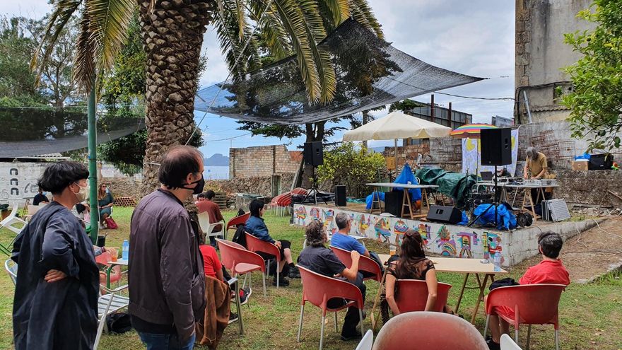 La sombra de la especulación amenaza un centro cultural autogestionado en la costa que aún ocupa Ence en Pontevedra
