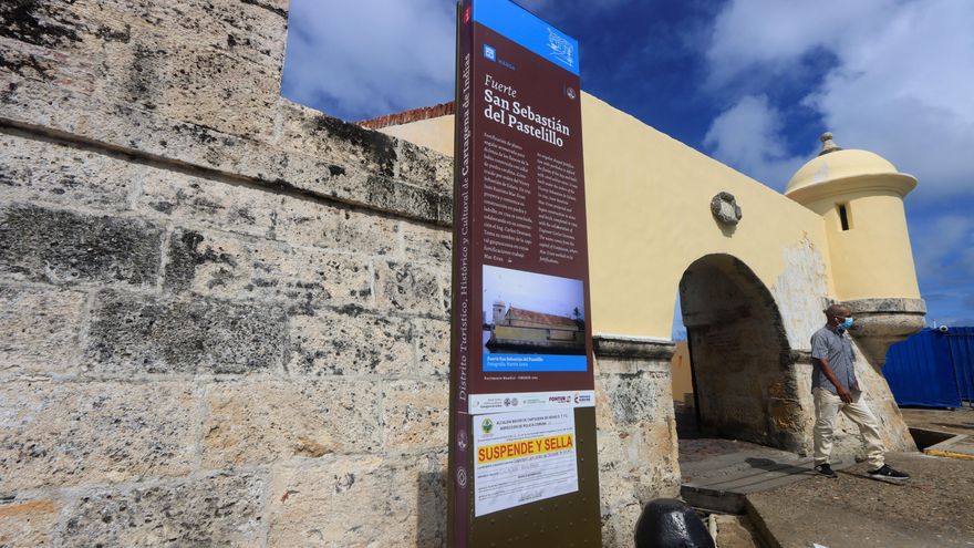 Una empresa causa una polémica al pintar la muralla del fuerte de Cartagena de Indias