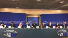 El alcalde de Valencia, Joan Ribó, la eurodiputada de EUPV, Marina Albiol, y la diputada provincial Rosa Pérez (EUPV) han participado en el foro Solidacities