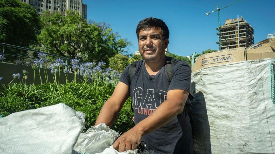 Los cartoneros se vuelven baqueanos de la ciudad que recorren a tracción sangre propia