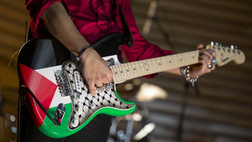 Una guitarra acorde a la lucha