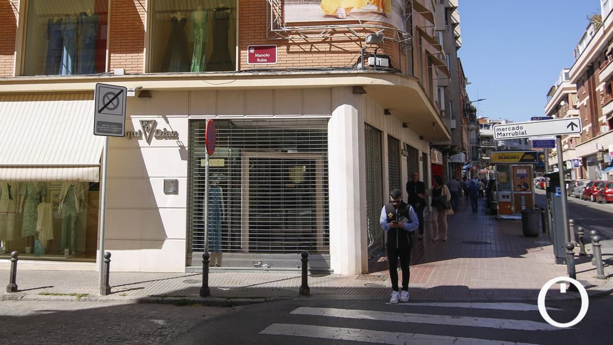 Comercios cerrados en Domingo de Ramos en el CCA La Viñuela