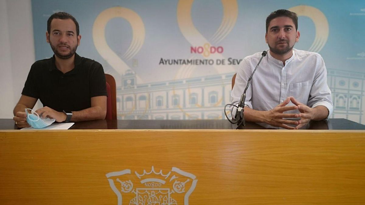 Daniel González Rojas e Ismael Sánchez (derecha) en una rueda de prensa en el Ayuntamiento.