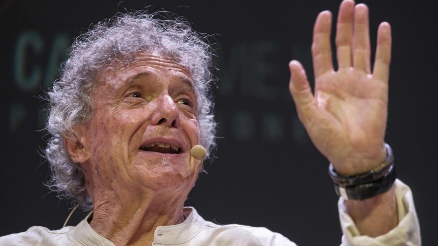 El cantante Braulio recorre sobre el escenario del Auditorio de Agüimes sus 52 años de carrera