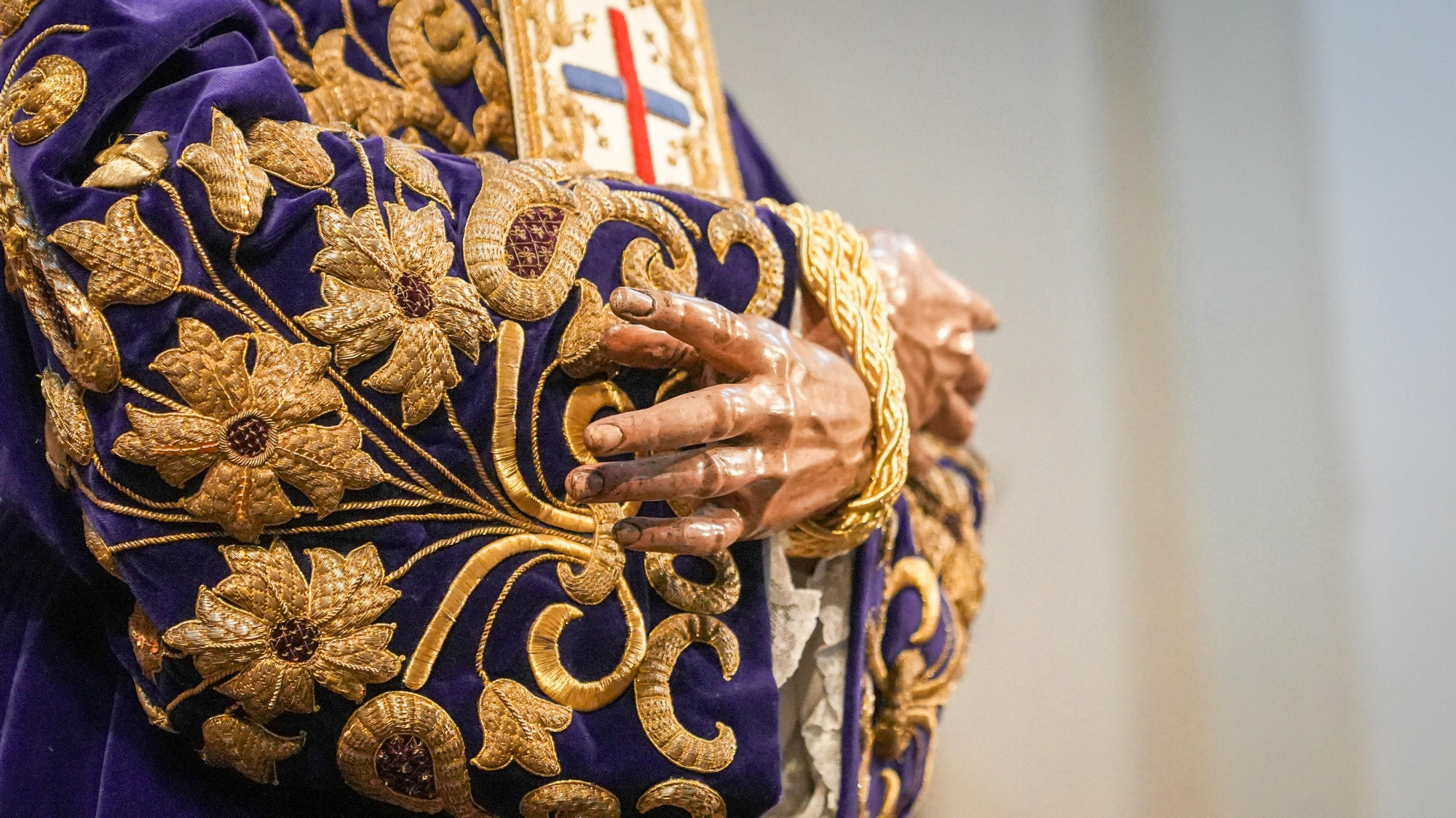 Los besapiés de Jesús Rescatado y del Cristo del Remedio de Ánimas, y el besamanos de Jesús, Divino Salvador, en su Prendimiento, en imágenes