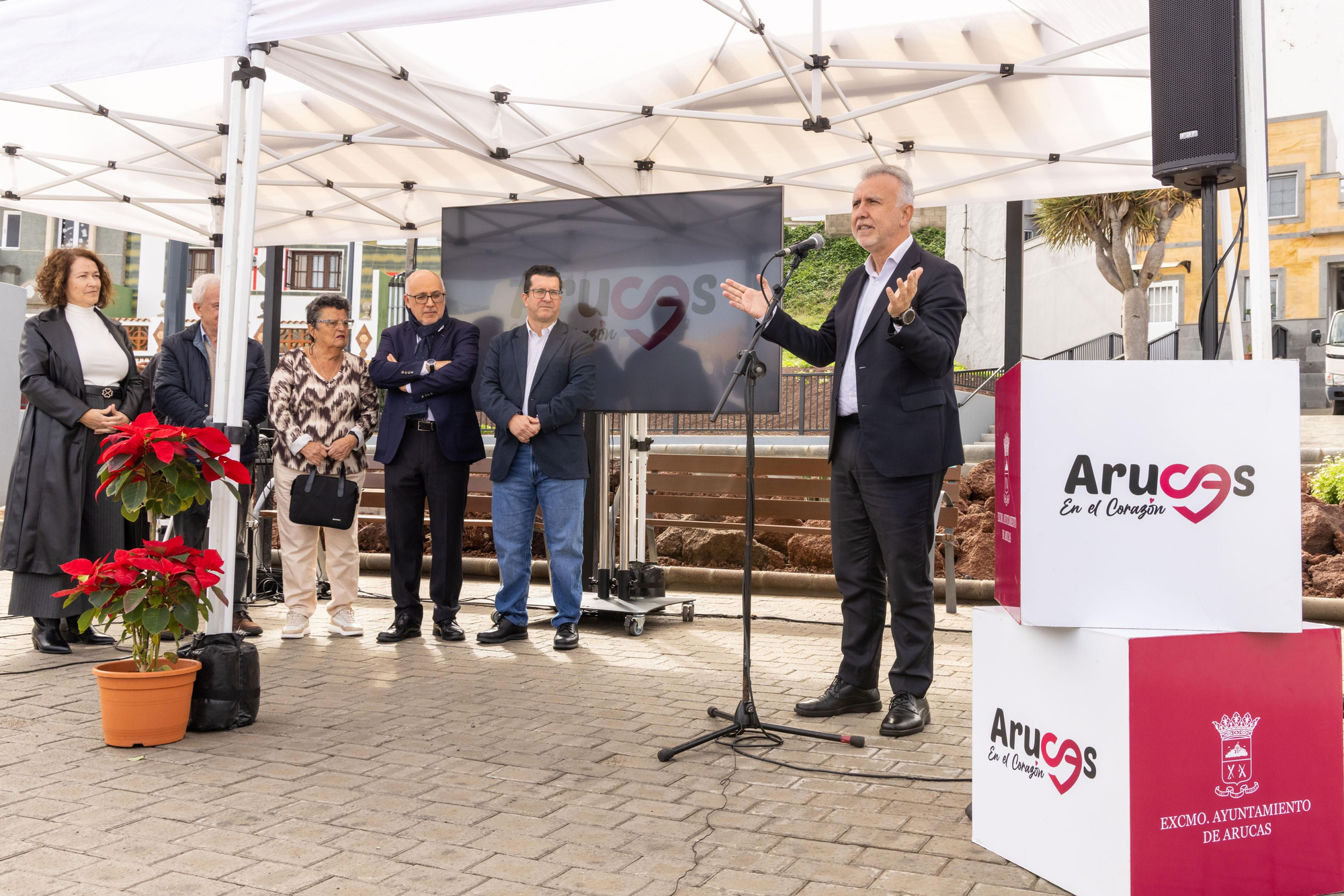 El ministro de Política Territorial y exalcalde de Arucas, Ángel Víctor Torres, en el acto de inauguración del nuevo pasaje peatonal con carril bici en el municipio.