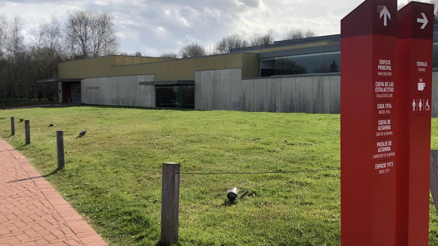 Entrada al edificio del Museo de Altamira