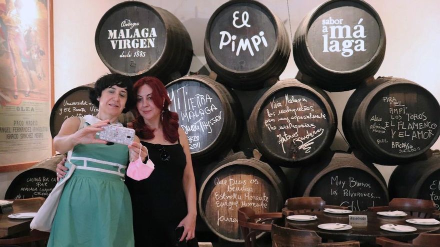 El Pimpi, una bodega emblema del folclore andaluz que alcanza el medio siglo