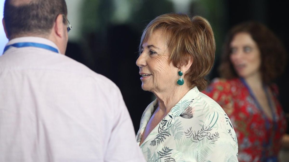 Villalobos dice desconocer si Casado es de "extrema derecha" pero asegura que "muchos" de sus apoyos sí